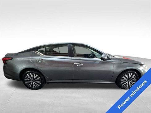 Used 2023 Nissan Altima 2.5 SV FWD image 4