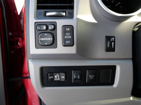 Used 2013 Toyota Tundra Platinum image 25