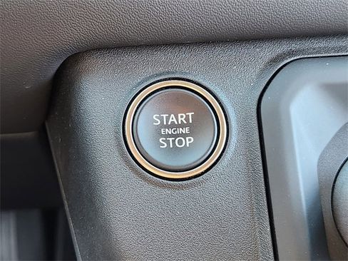 Used 2025 Land Rover Defender 130 X-Dynamic SE image 20