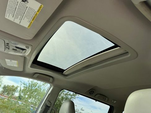 Used 2013 Toyota Sienna XLE image 12