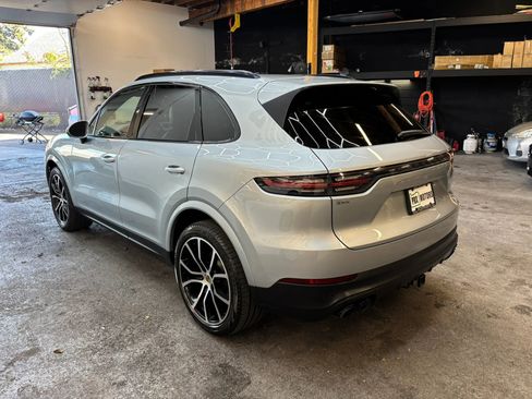Used 2020 Porsche Cayenne AWD/4WD image 5