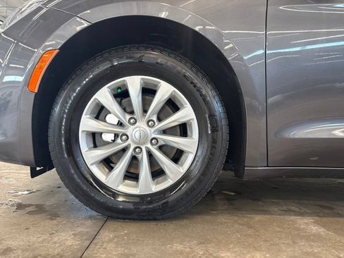 Used 2018 Chrysler Pacifica Touring Plus FWD image 24