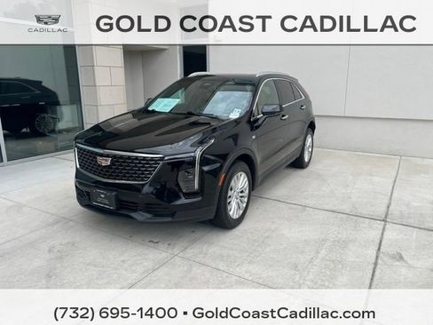Certified 2024 Cadillac XT4 Luxury w/ Cold Weather Package FWD image 1