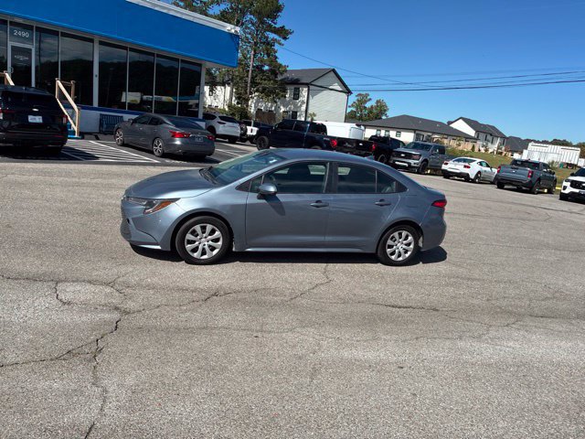 Used 2025 Toyota Corolla LE FWD image 16