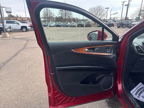 Used 2020 Lincoln Nautilus Reserve image 10