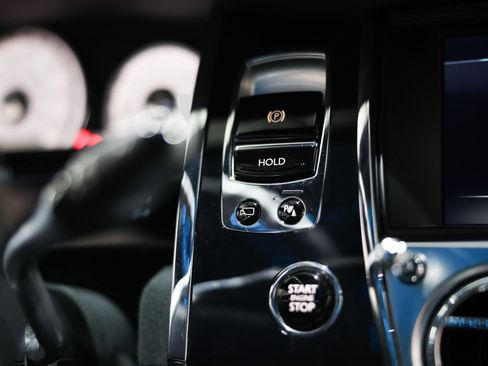 Used 2019 Rolls-Royce Wraith RWD image 30