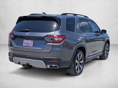 Used 2025 Honda Pilot Elite image 5