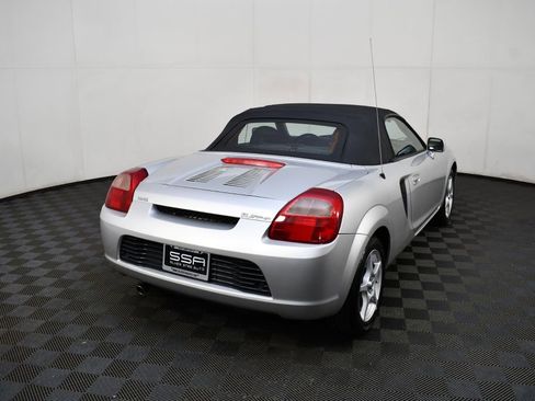 Used 2000 Toyota MR2 image 7