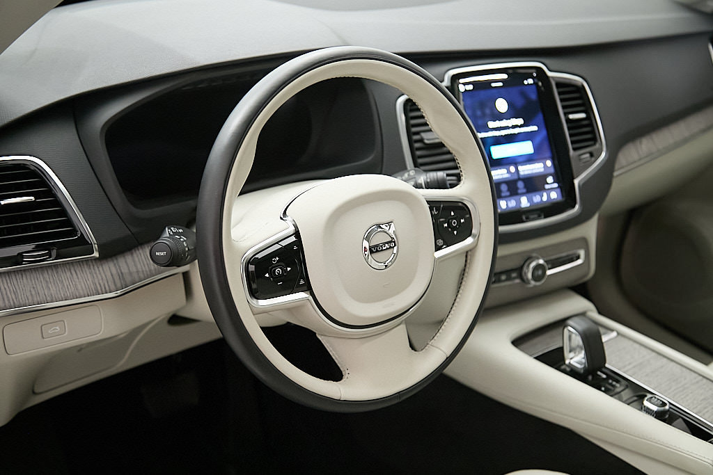 Certified 2024 Volvo XC90 B5 Plus w/ Protection Package Premier AWD/4WD image 13