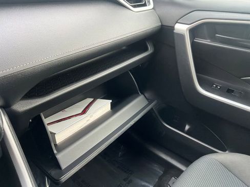 Used 2021 Toyota RAV4 LE image 31