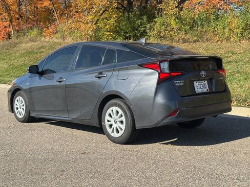 Used 2019 Toyota Prius LE FWD image 2
