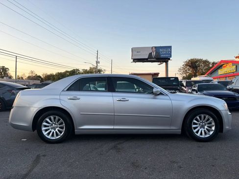 Used 2012 Chrysler 300 image 4