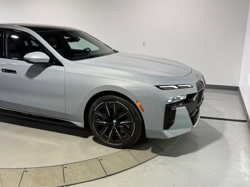 Used 2023 BMW 760i xDrive AWD/4WD image 9