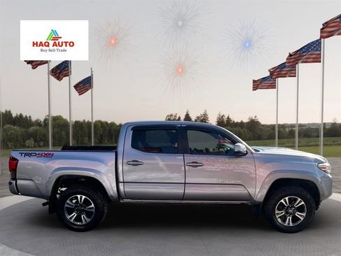 Used 2018 Toyota Tacoma TRD Sport image 4