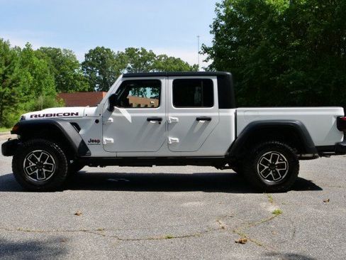 Used 2025 Jeep Gladiator Rubicon w/ Safety Group AWD/4WD image 49