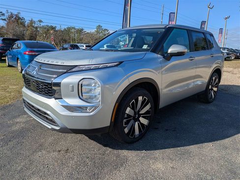 New 2026 Mitsubishi Outlander SE image 8