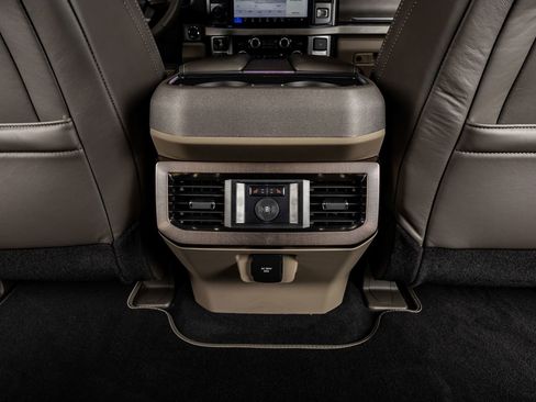 Used 2025 Ford F450 Platinum w/ Platinum Plus Package AWD/4WD image 31