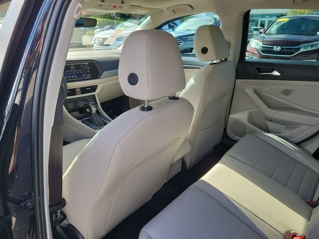 Certified 2023 Volkswagen Jetta SE w/ Panoramic Sunroof Package FWD image 10