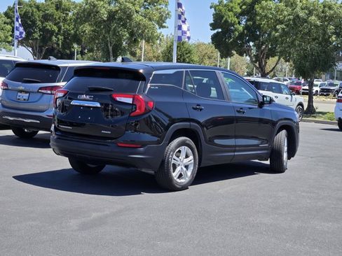Used 2024 GMC Terrain SLE AWD/4WD image 4
