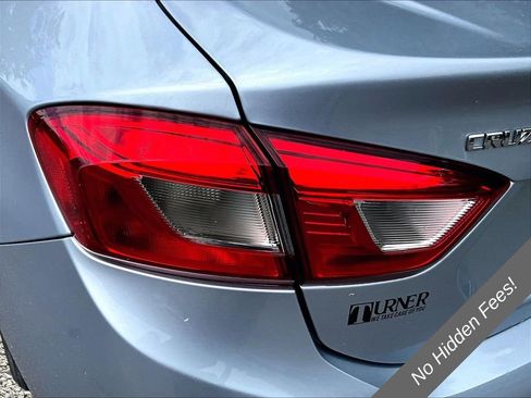 Used 2018 Chevrolet Cruze LS FWD image 24