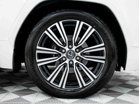 Used 2024 Lexus LX 600 4WD w/ Appearance Package image 32