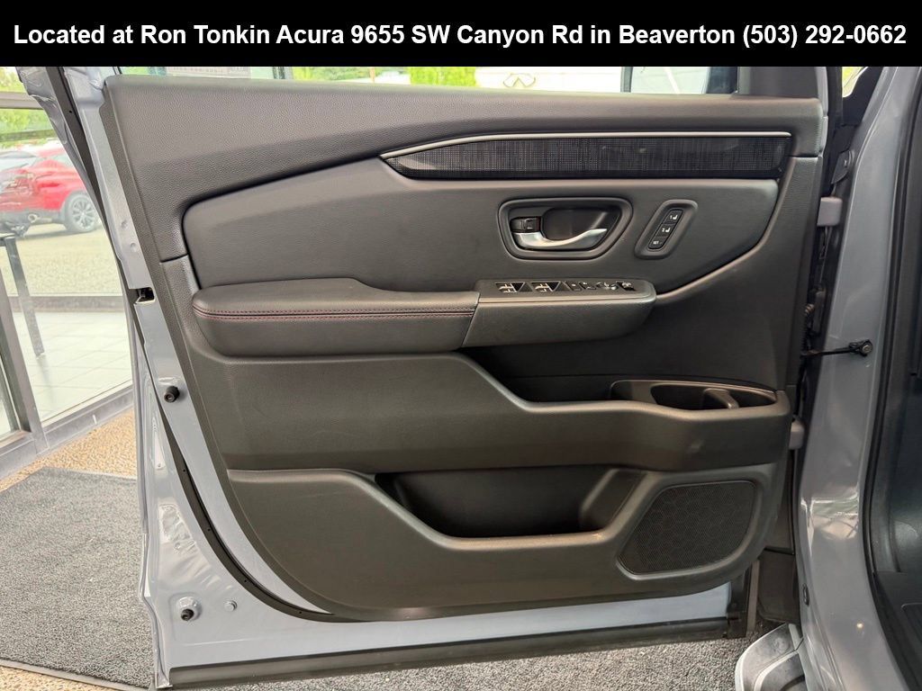 Used 2025 Honda Pilot Black Edition image 12