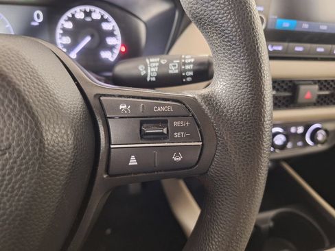 Used 2024 Honda HR-V LX image 16