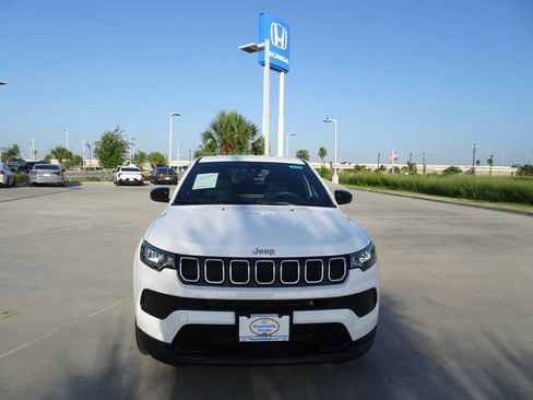 Used 2023 Jeep Compass Sport AWD/4WD image 2