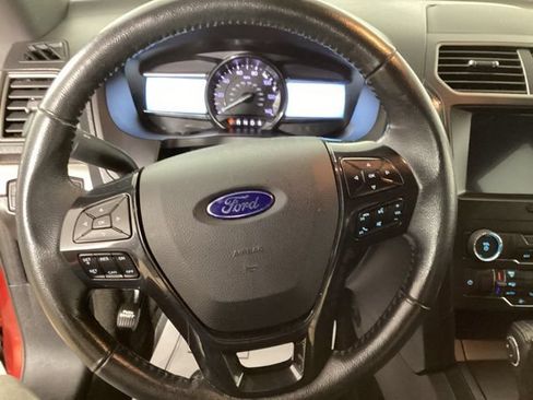 Used 2018 Ford Explorer XLT w/ Equipment Group 201A AWD/4WD image 13
