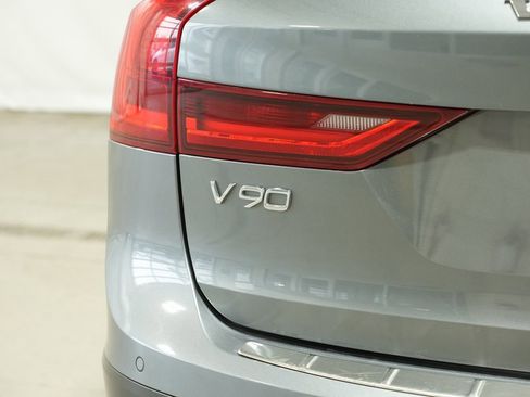 Used 2020 Volvo V90 T6 Cross Country w/ Protection Package Premier image 13