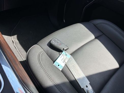 Used 2024 GMC Sierra 1500 SLT w/ SLT Premium Package image 28