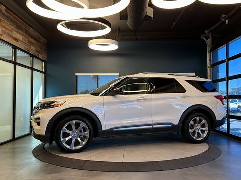 Used 2020 Ford Explorer Platinum w/ Premium Technology Package image 7