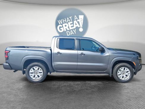 Used 2024 Nissan Frontier SV w/ SV Convenience Package RWD image 2