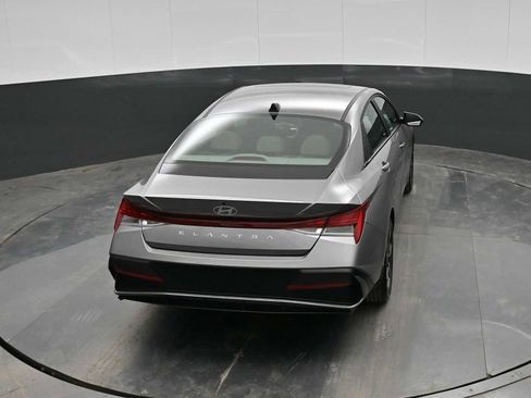 Used 2025 Hyundai Elantra SEL image 27