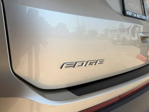 Used 2018 Ford Edge SE w/ Cargo Accessory Package FWD image 32