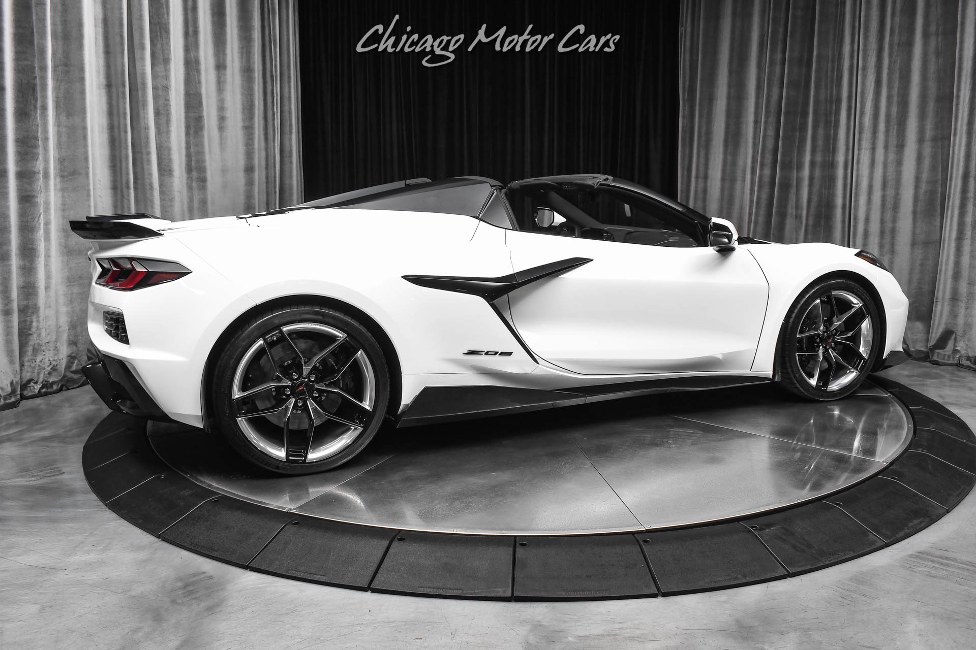 Used 2025 Chevrolet Corvette Z06 w/ Stealth Interior Trim Package RWD image 5