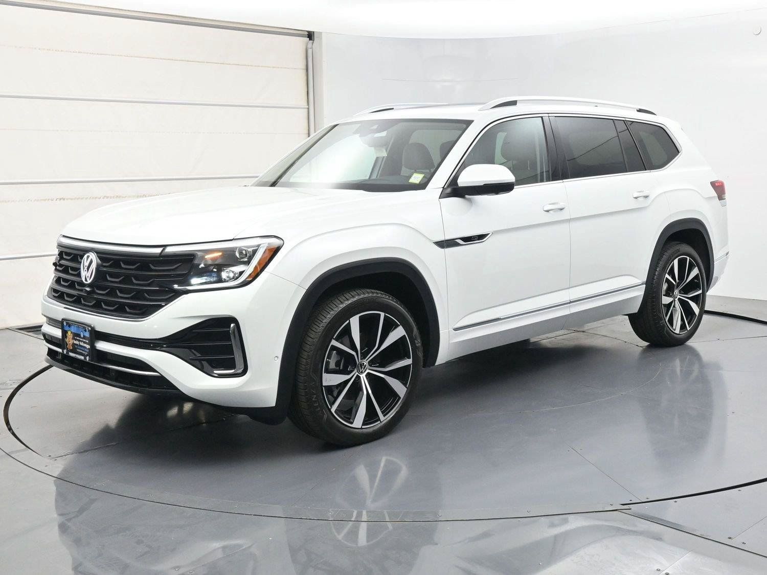 Used 2026 Volkswagen Atlas SEL Premium R-Line AWD/4WD image 2