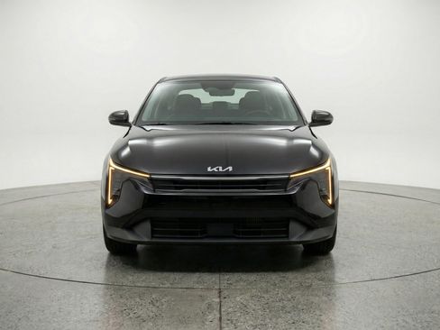 Used 2025 Kia K4 LXS image 2