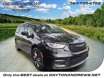 Certified 2023 Chrysler Pacifica Touring-L w/ Road Tripper Package