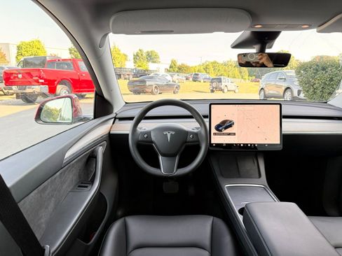 Used 2023 Tesla Model Y Long Range AWD/4WD image 27
