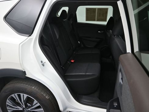 Used 2022 Nissan Rogue SV image 8