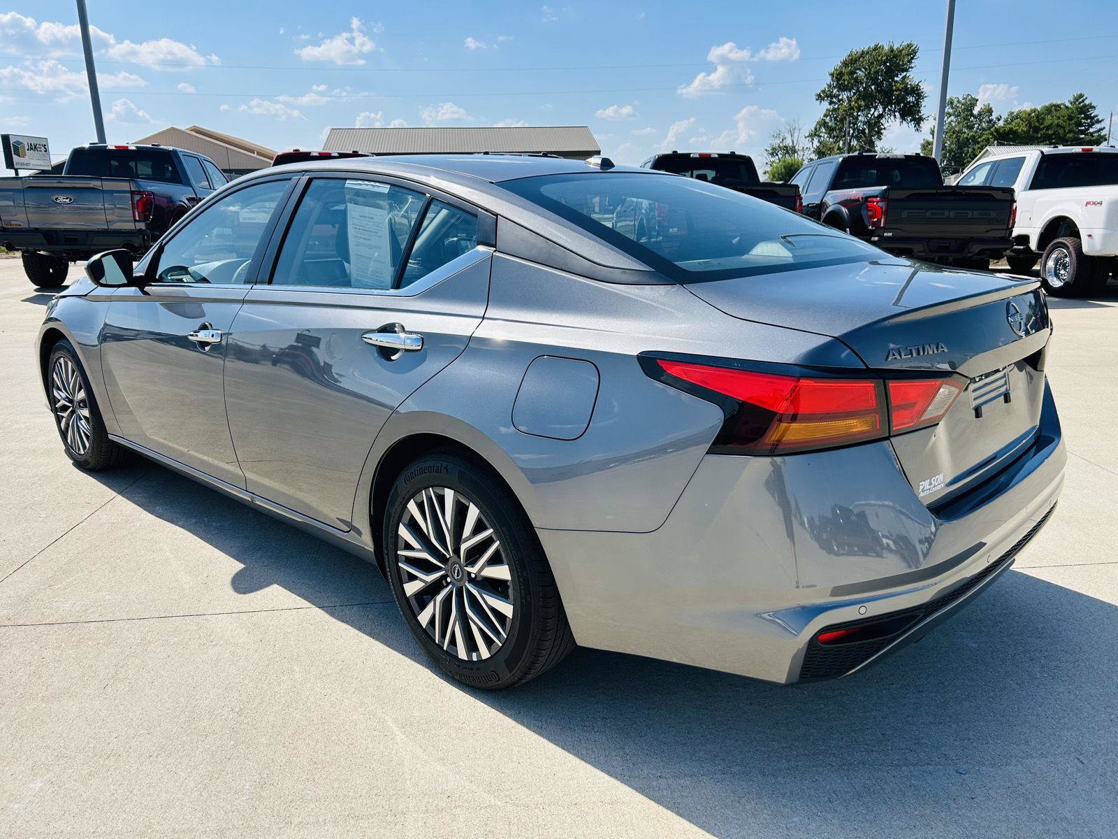 Used 2025 Nissan Altima 2.5 SV FWD image 32