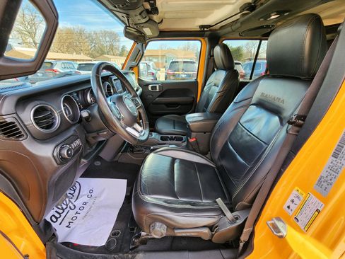 Used 2018 Jeep Wrangler Unlimited Sahara w/ Cold Weather Group image 13