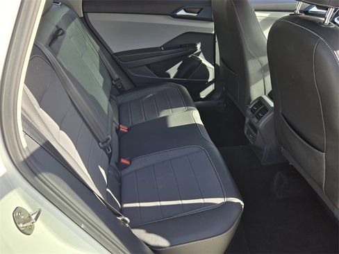 Certified 2024 Volkswagen Taos SE image 16