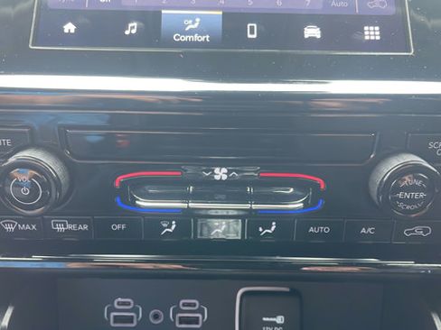 Used 2022 Jeep Grand Cherokee L Laredo w/ Luxury Tech Group I AWD/4WD image 19
