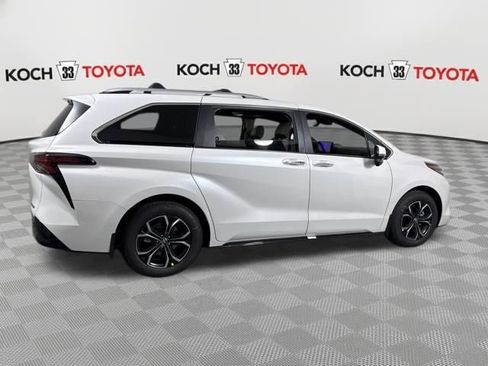 New 2026 Toyota Sienna Platinum image 9