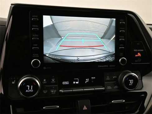 Used 2020 Toyota Highlander XLE image 20