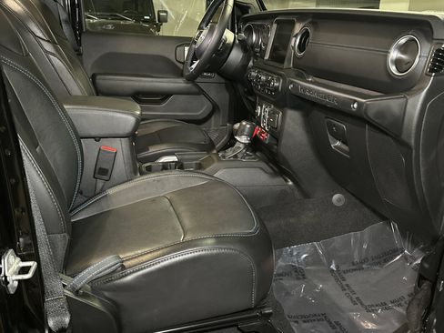 Used 2022 Jeep Wrangler Unlimited Rubicon 4xe w/ Cold Weather Group AWD/4WD image 9