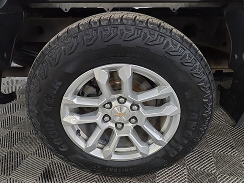 Used 2023 Chevrolet Silverado 1500 LT w/ Z71 Off-Road Package image 13