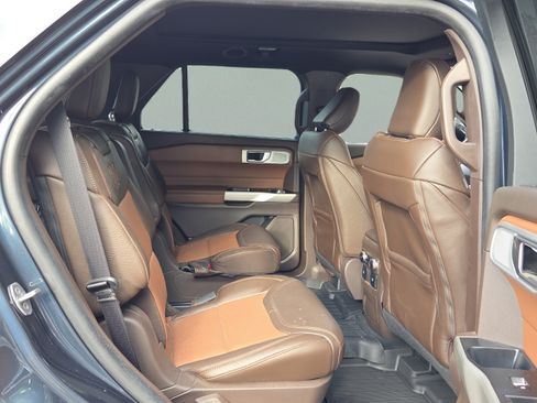 Used 2023 Ford Explorer King Ranch w/ Premium Technology Package AWD/4WD image 14